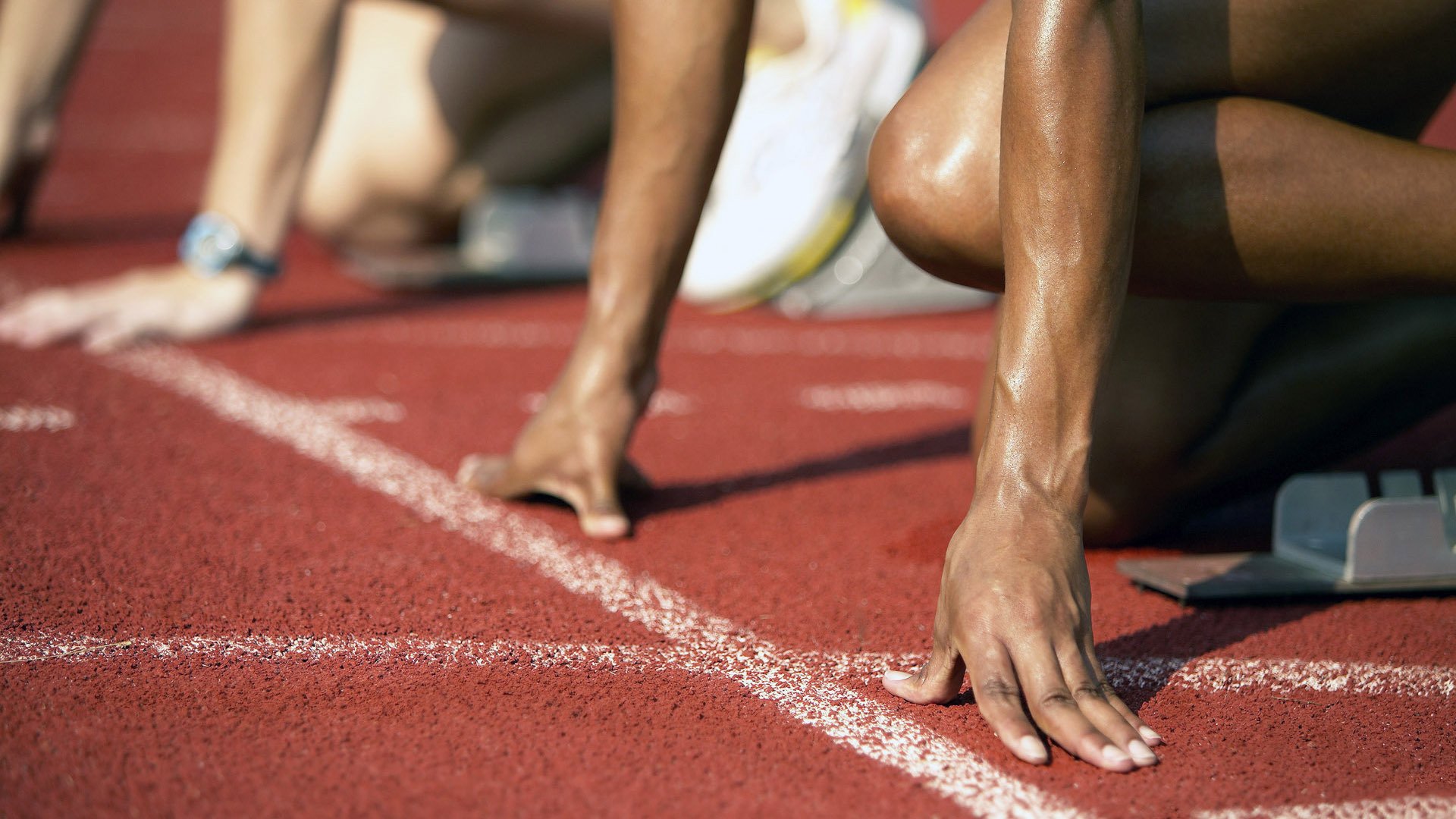 “教师健康季”系列活动：校园瑜伽课、一千米配速跑先后上线